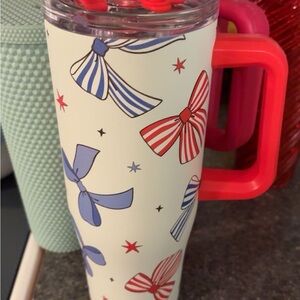 Patriotic Tumbler! Colorful Bow Patterned Tumbler with Red Handle